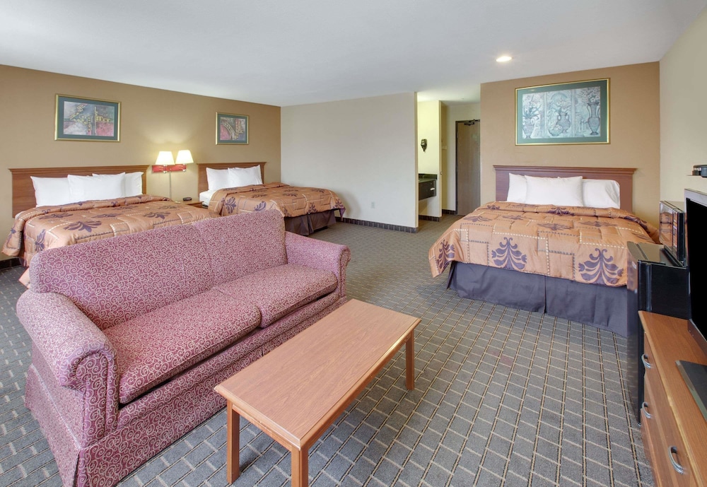 Days Inn by Wyndham Mesquite Rodeo TX 15/26