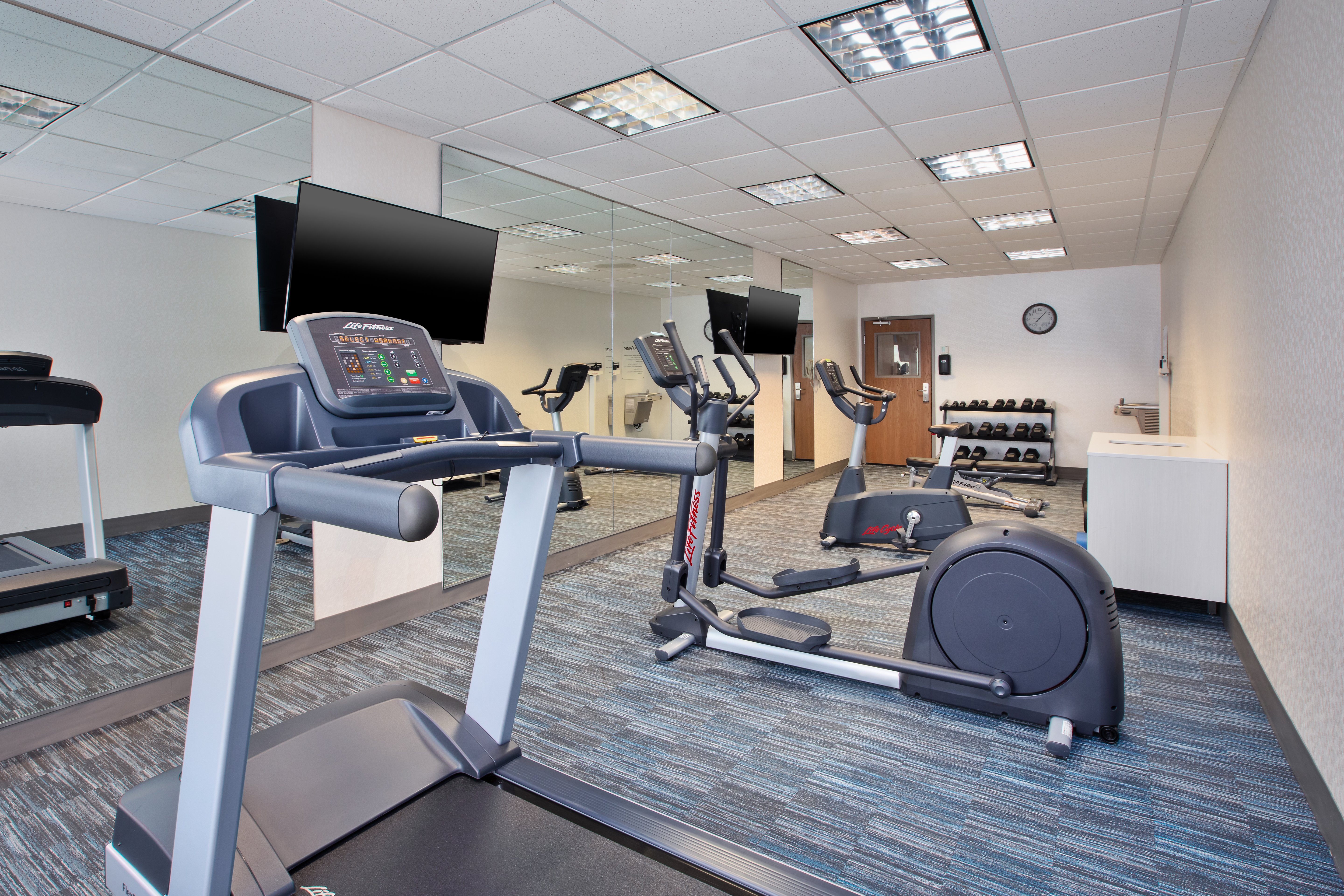 Holiday Inn Express Hotel And Suites Buffalo 45/66