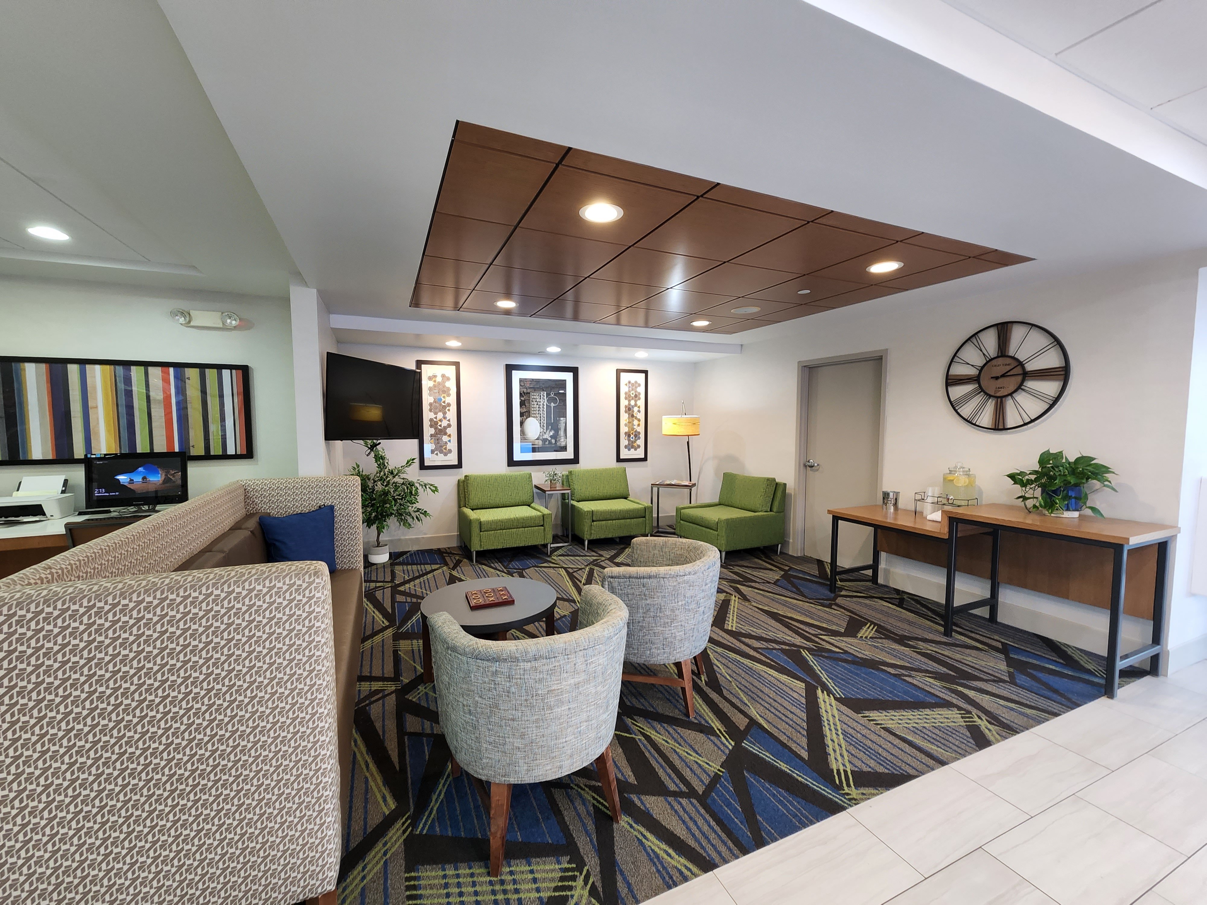 Holiday Inn Express Hotel And Suites Rochester 40/55