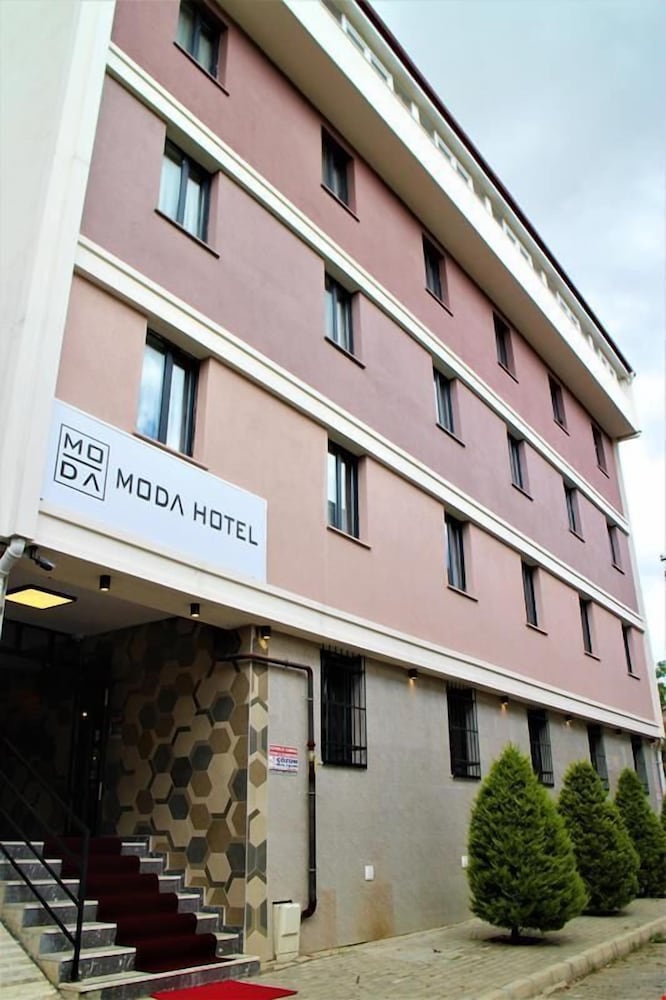 Moda Hotel 2/50