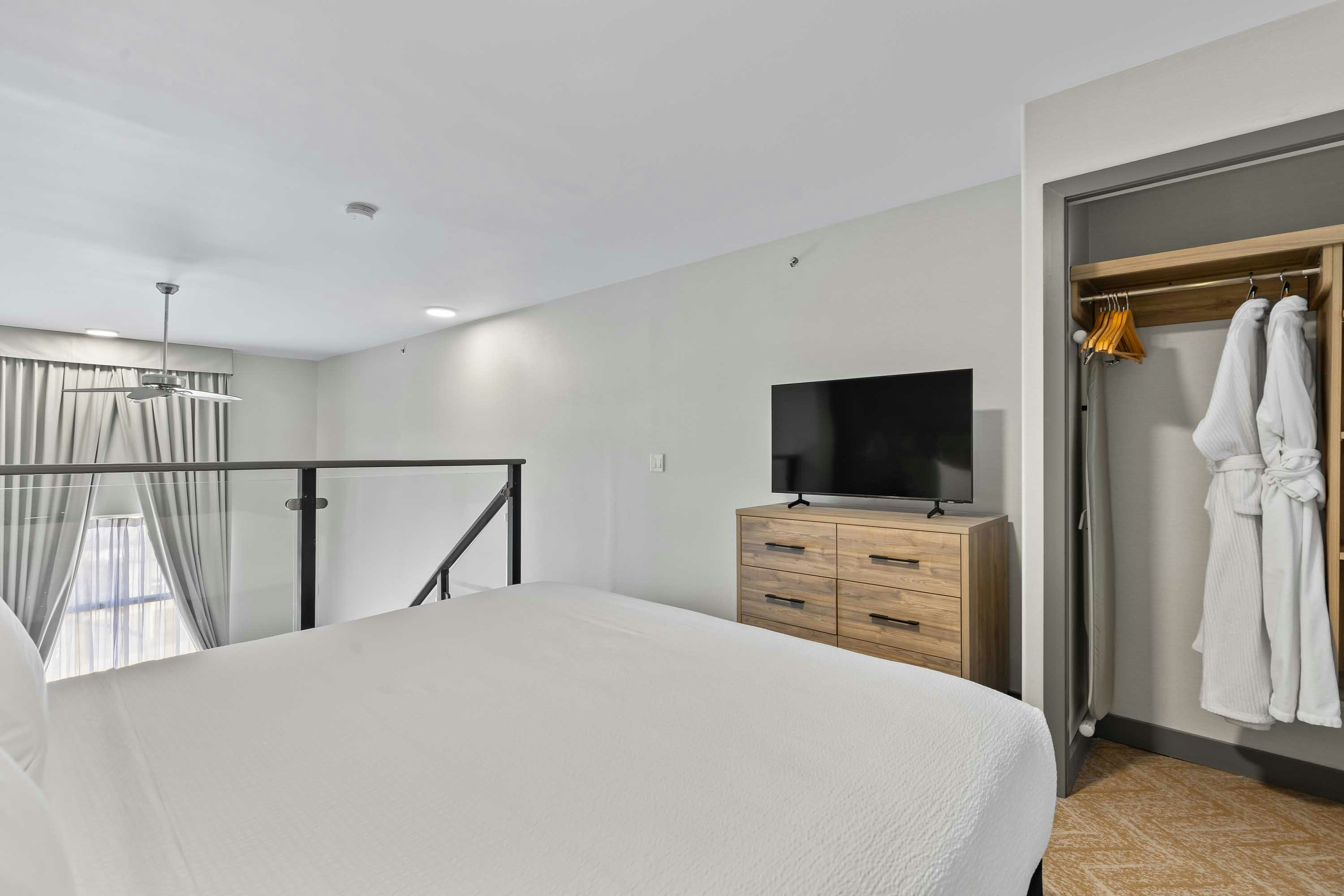 Loft, Suite, King Bed, Sofa, Kitchenette