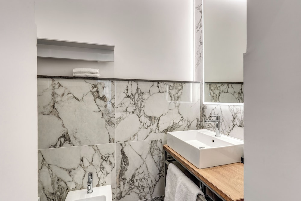 The Spotlight Boutique Hotel 49/49