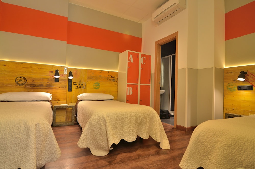 ROOM, TRIPLE, PRIVATE BATHROOM