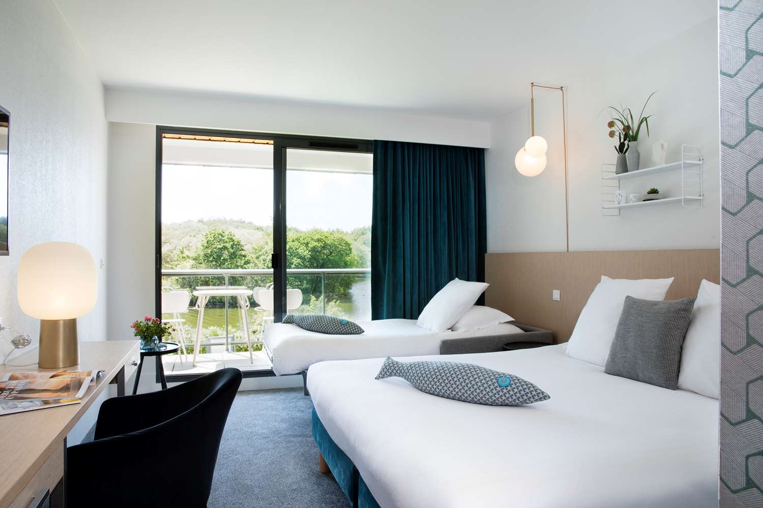 Family, Twin Beds, Queen Bed, Lake View, Sofa
