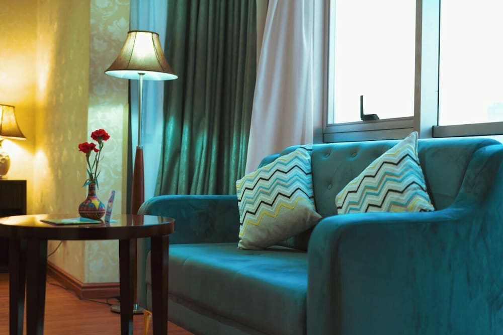 Capital Hotel And Spa 56/76