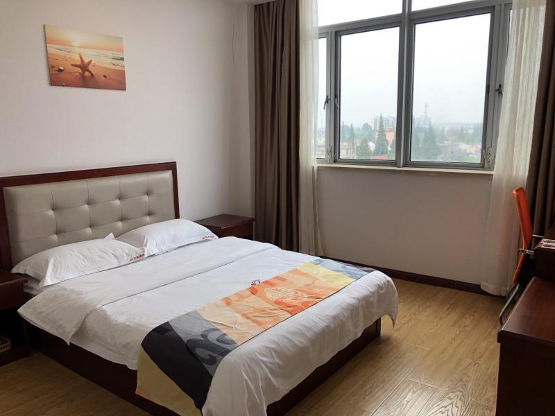 BUSINESS, DOUBLE BED