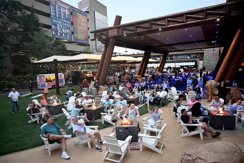 Mohegan Sun 40/51