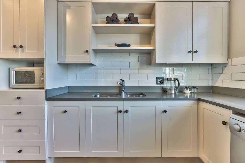 437 St Martini Gardens 20/20