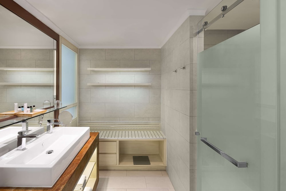 جناح جونيور بسرير كينج بإطلالة على البحر، Radisson Blu Resort Galle 6/7