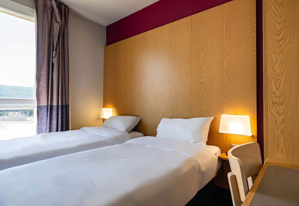 غرفة بسريرين منفصلين، B&B Hotel Grenoble Centre Alpexpo 2/5