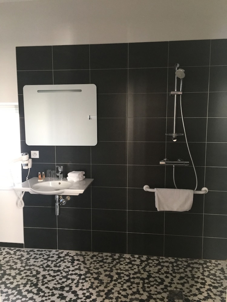 Central Hotel 18/51