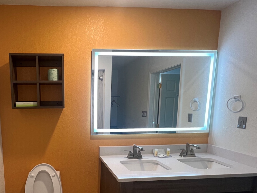 Reagan Resorts Inn 24/29