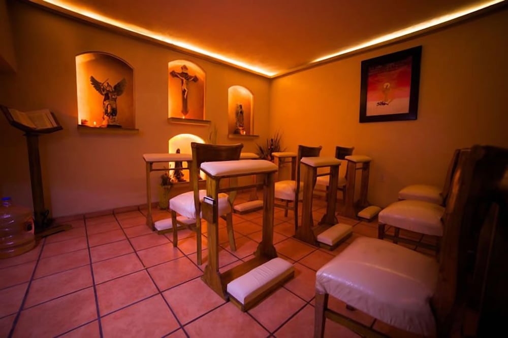 Hotel Hacienda Del Sol 37/43