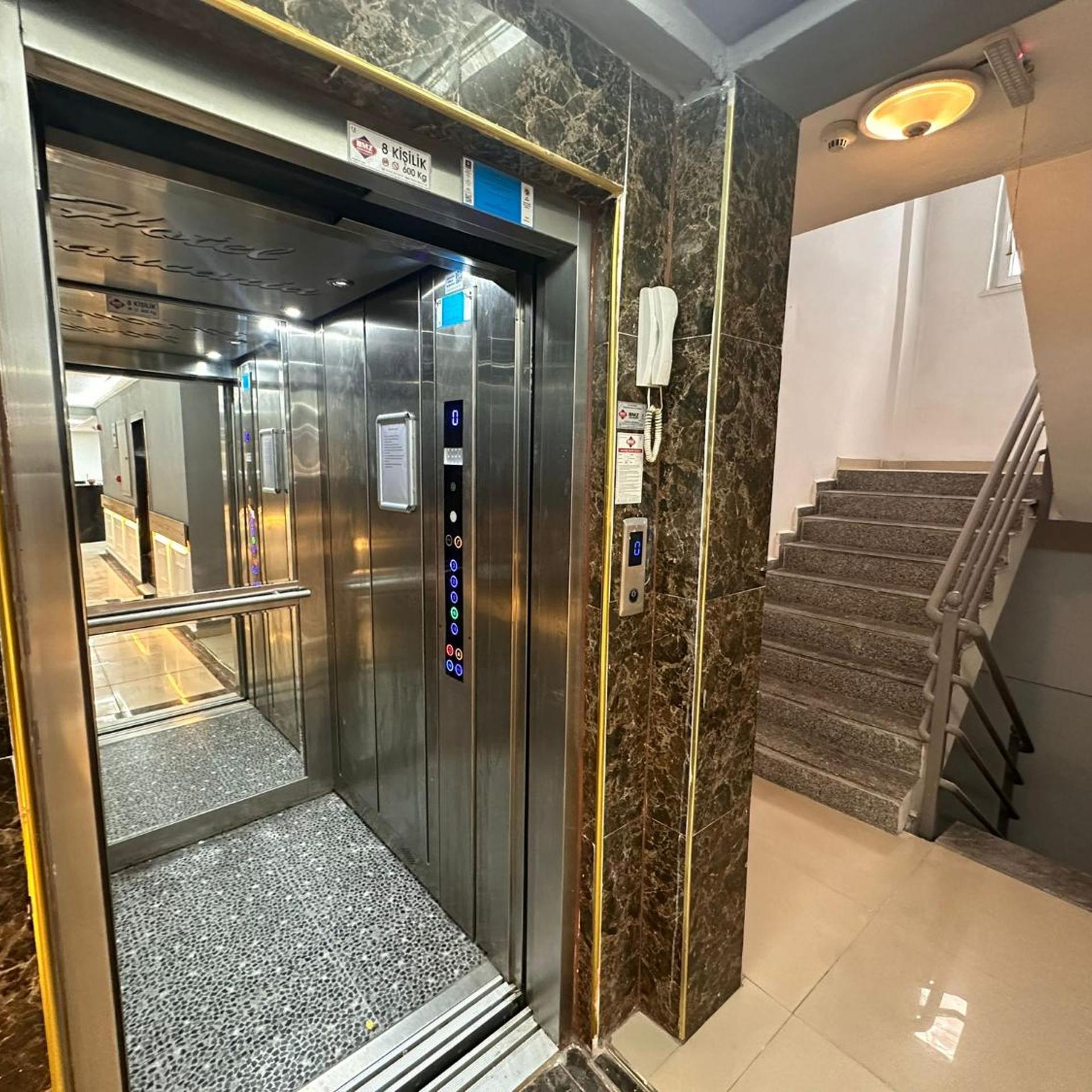 Royal Ezel Hotel 49/50