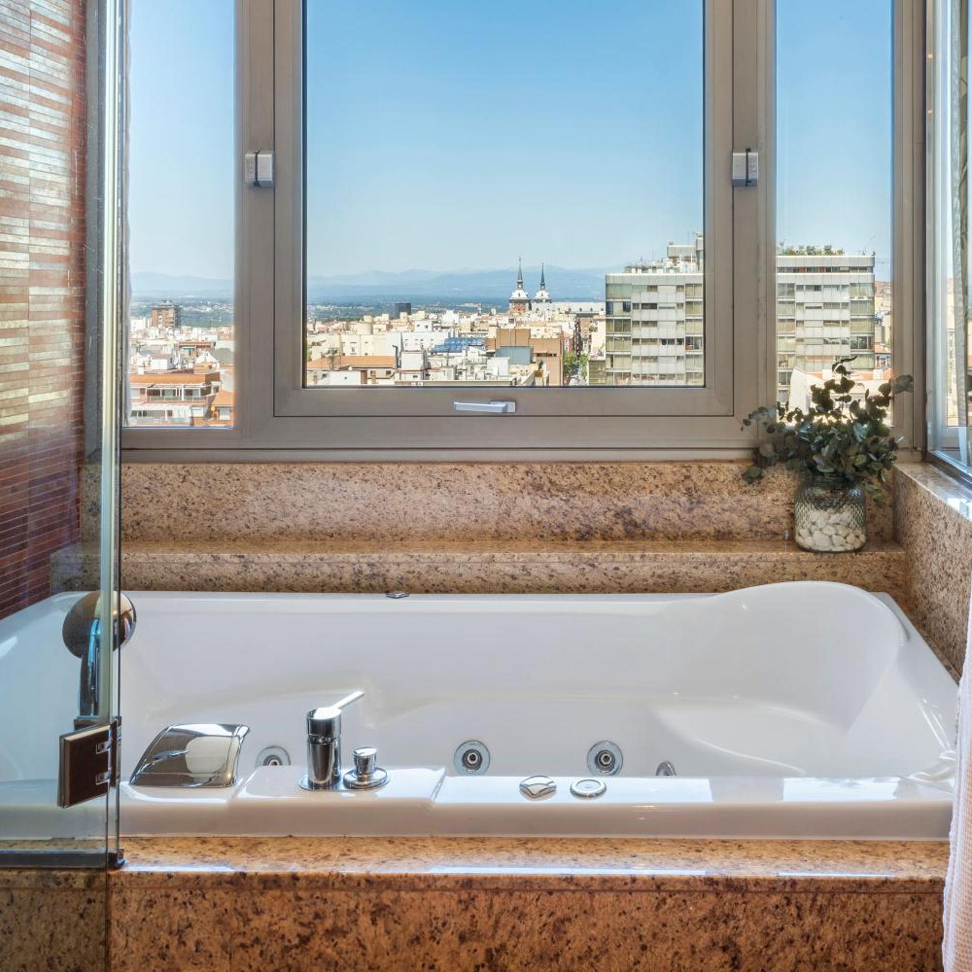 Junior Suite, Panoramic View, Melia Madrid Princesa Hotel 3/4