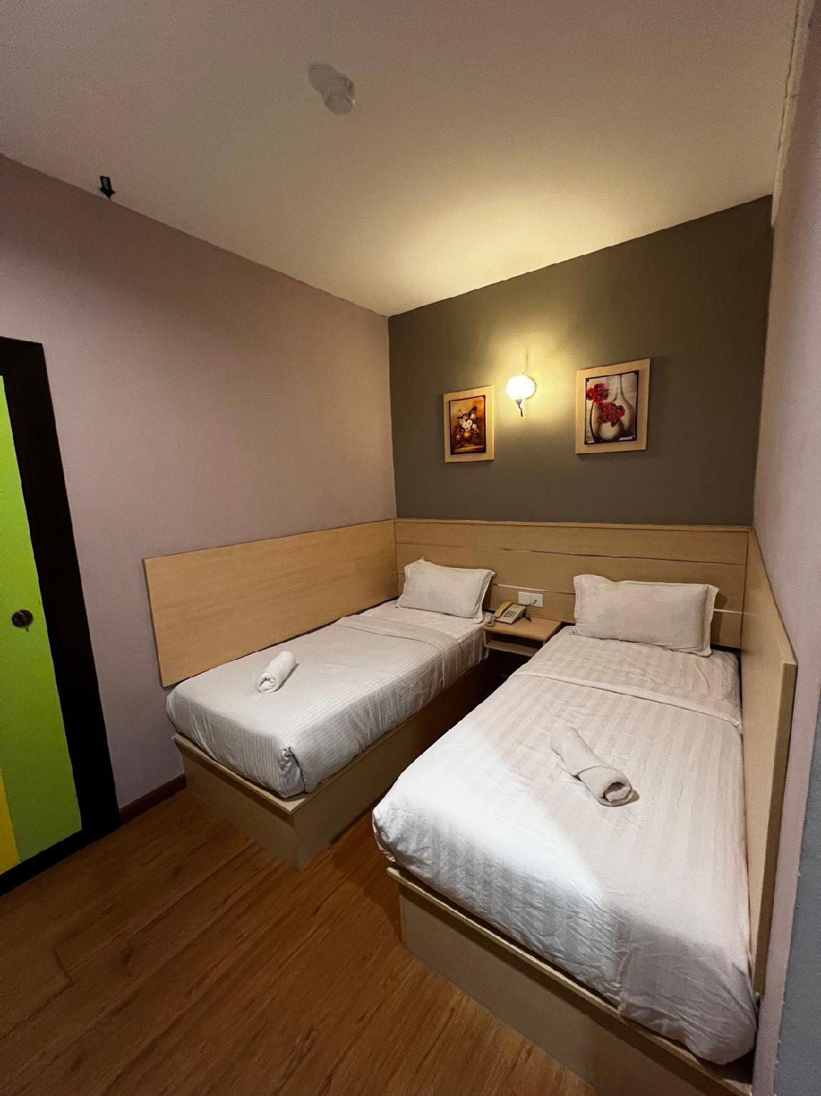 Room, Twin Beds, No Window