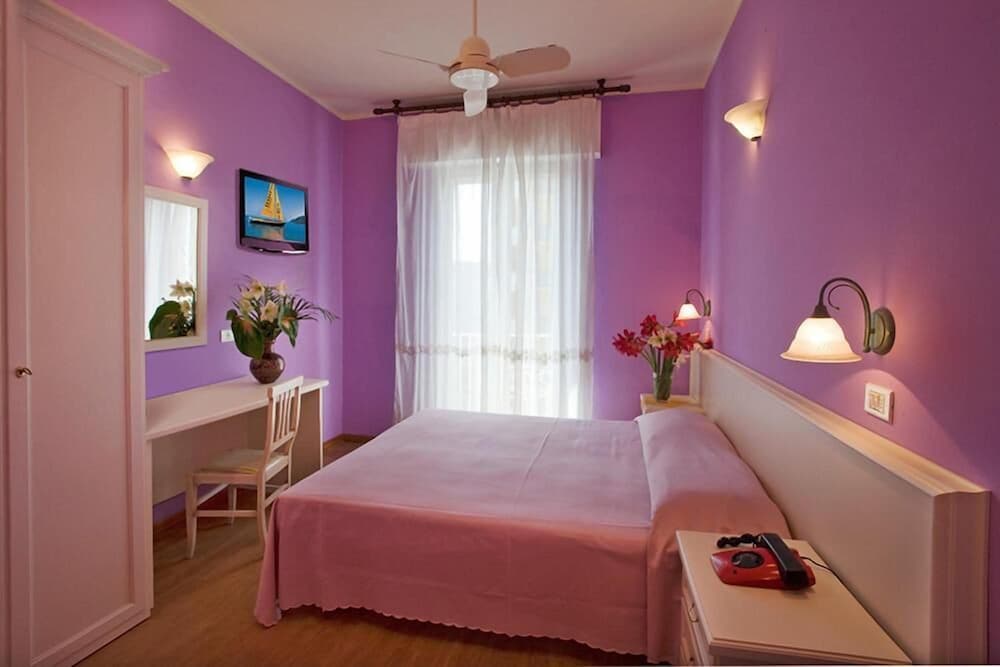HOTEL PLAZA 27/53