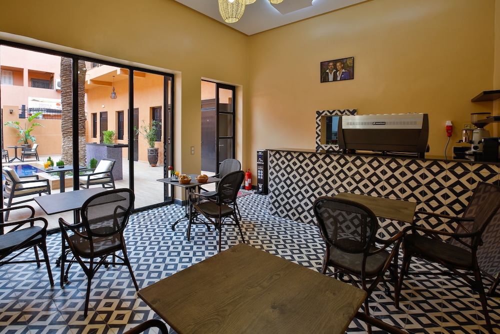 HOTEL TOULOUSAIN 53/57