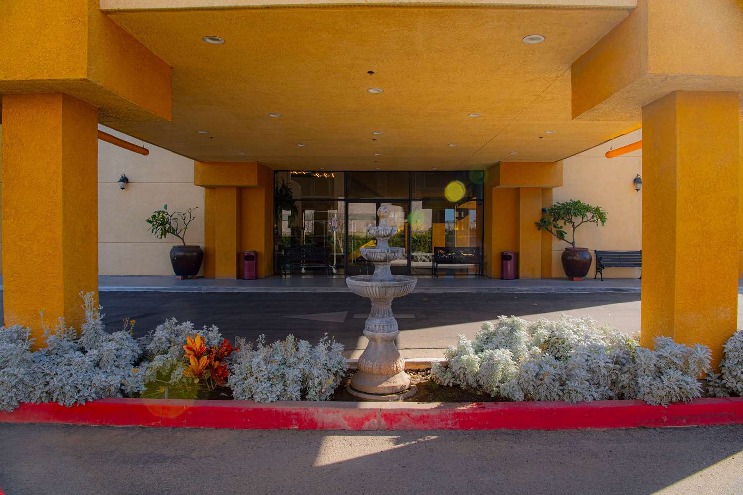 Ramada Plaza By Wyndham Garden Grove/Anaheim South 9/43
