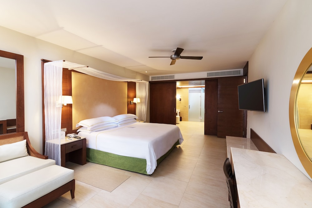 Suite, King Bed, Sea View, Premium Level
