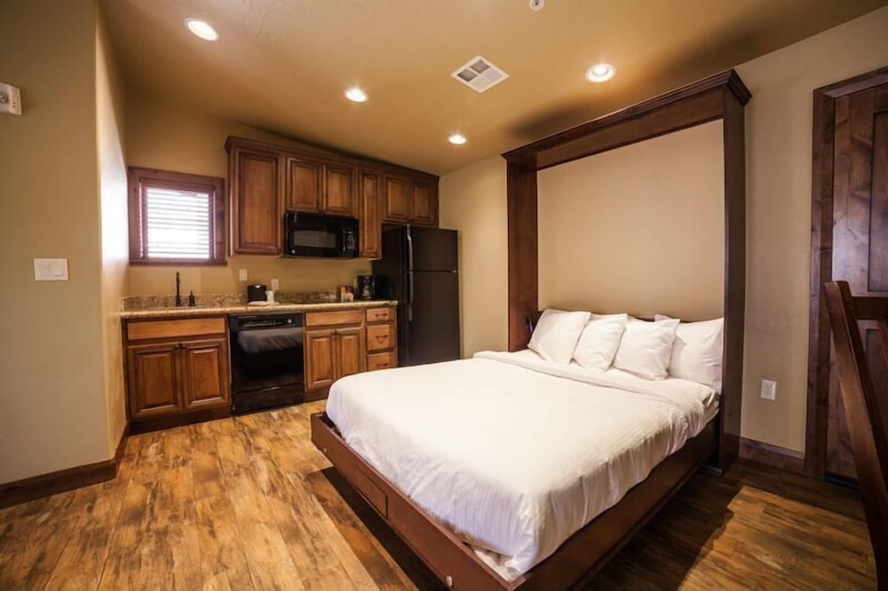 Cable Mountain Lodge 10/50