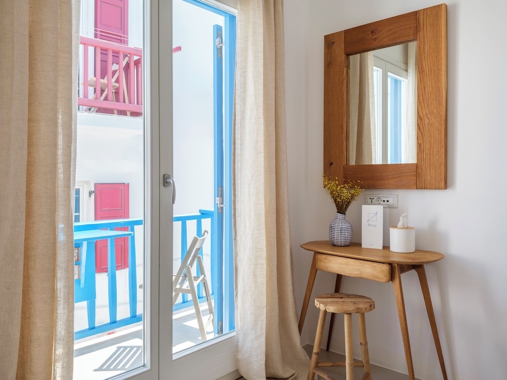 Bluetopia Suites 42/42