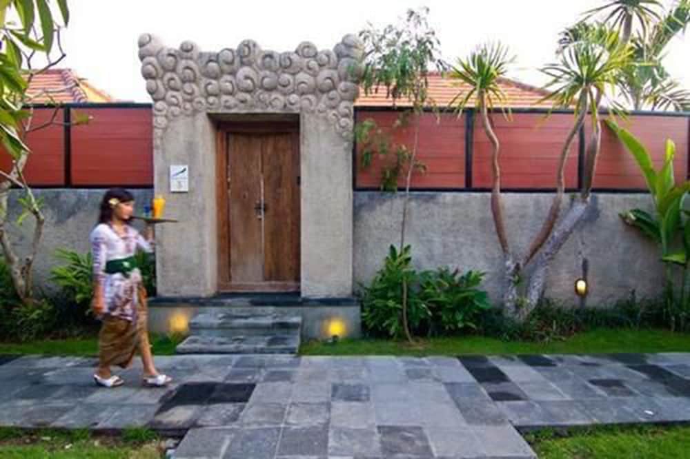 THE AWAN VILLAS 2/44