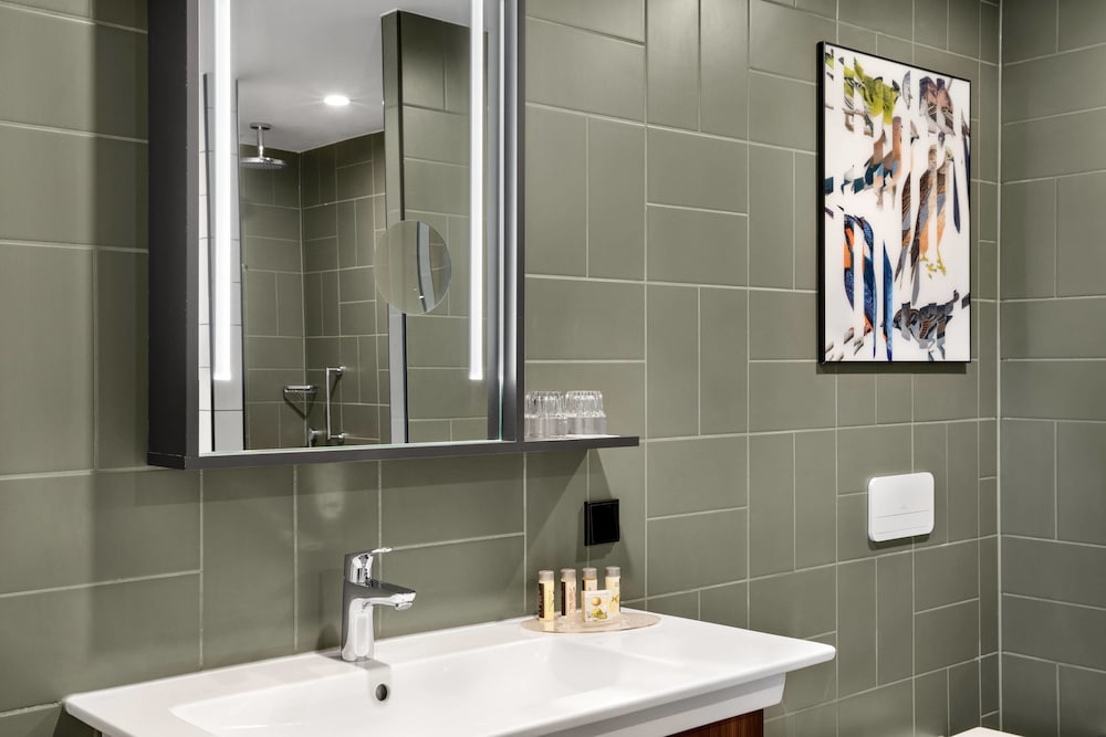 RENAISSANCE AMSTERDAM SCHIPHOL AIRPORT HOTEL 10/36