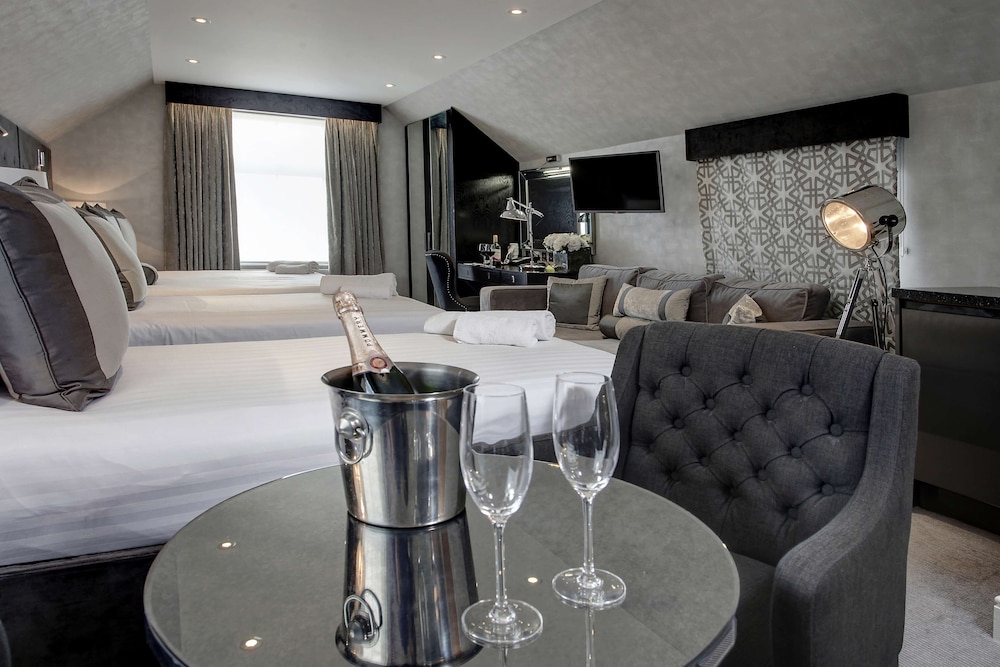 Spark by Hilton London Chiswick 39/45
