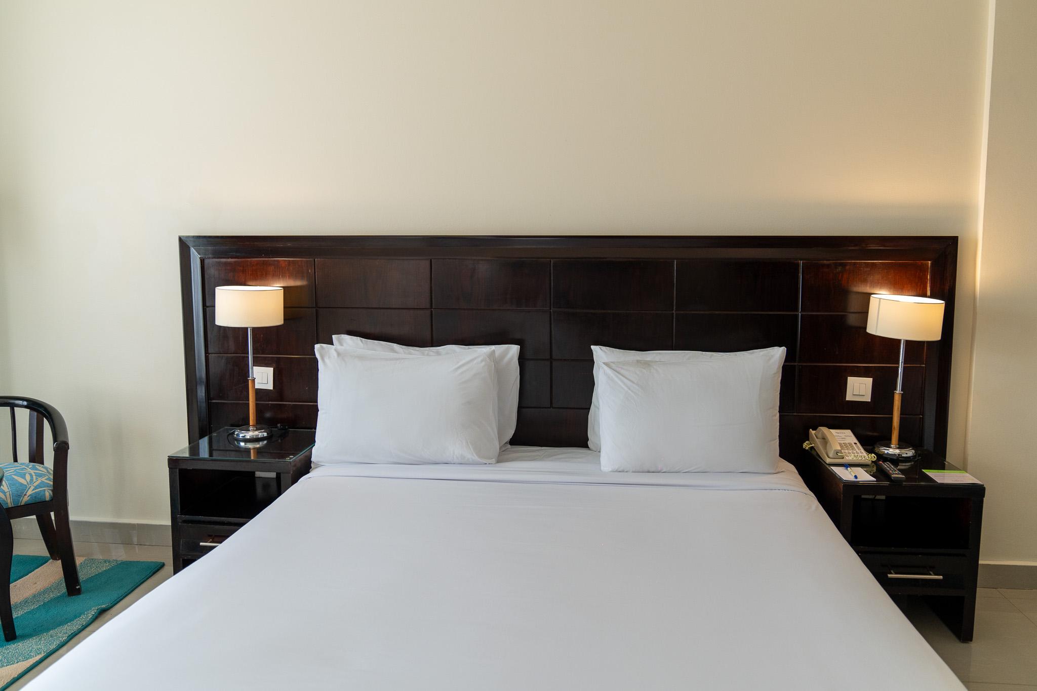 ROOM, KING BED, POOL VIEW