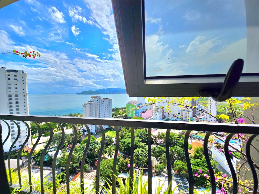 The Signature Hotel Nha Trang 44/50