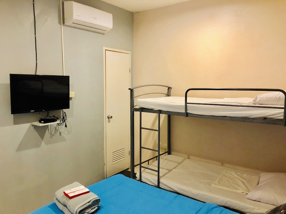 Hometown Hotel Bacolod - Lacson 67/74