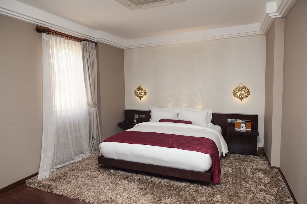 Arunreas Hotel 12/49