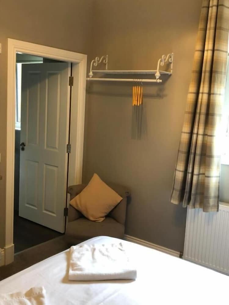 The Huntingdon B&B 7/34