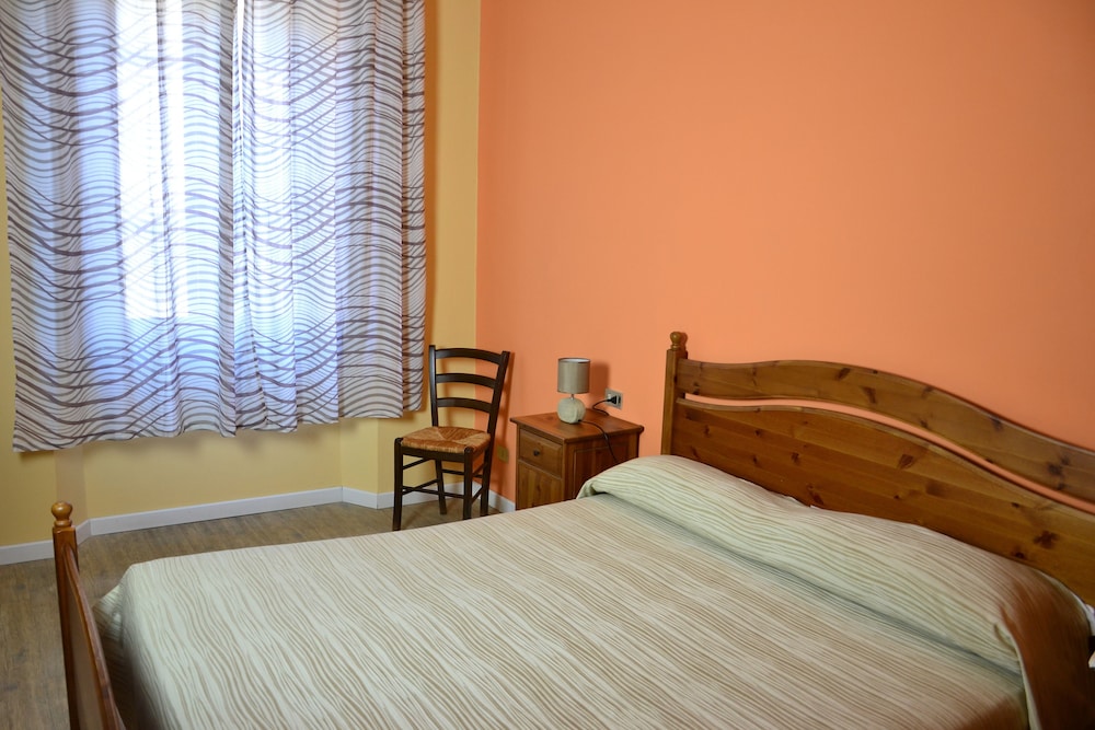 ROOM, SINGLE