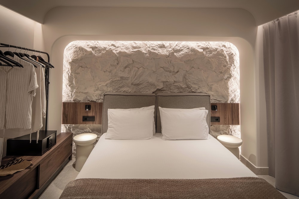 Soleil Rooms & Suites 3/42