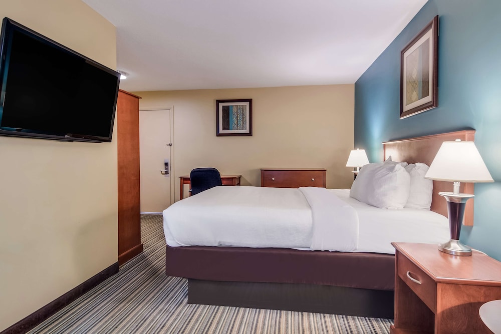 Best Western Plus Traverse City 10/39