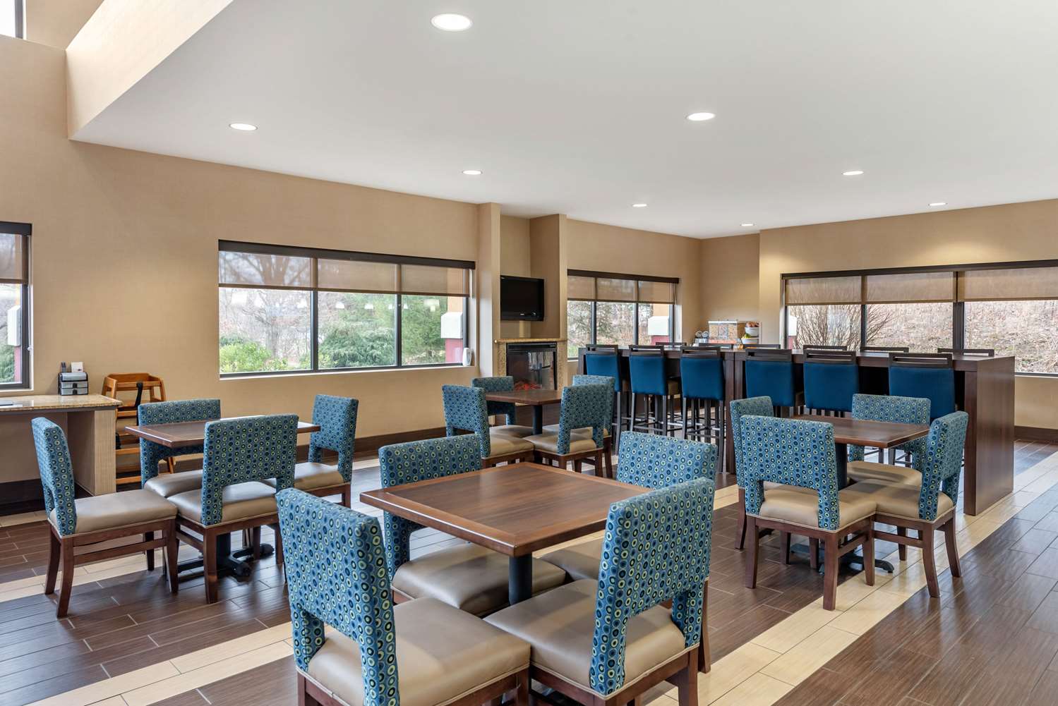Comfort Suites Elkhart South 10/15