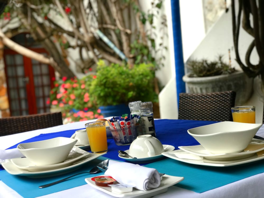 Athenian Villa 25/50