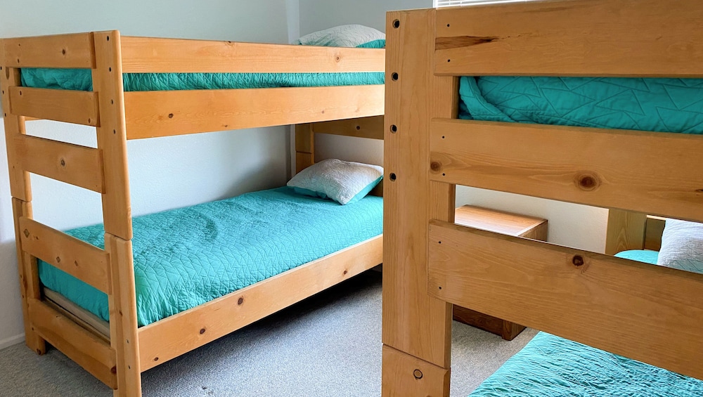 4 Bedrooms, House, 1 King and 2 Queen Beds, 2 Bunk Beds
