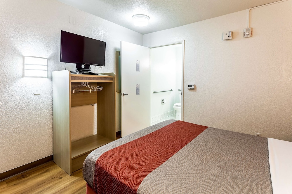 Motel6 Sacramento, CA - Downtown 25/60