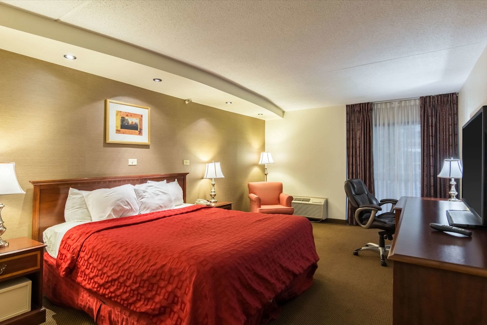 The Plaza Inn & Suites 4/28