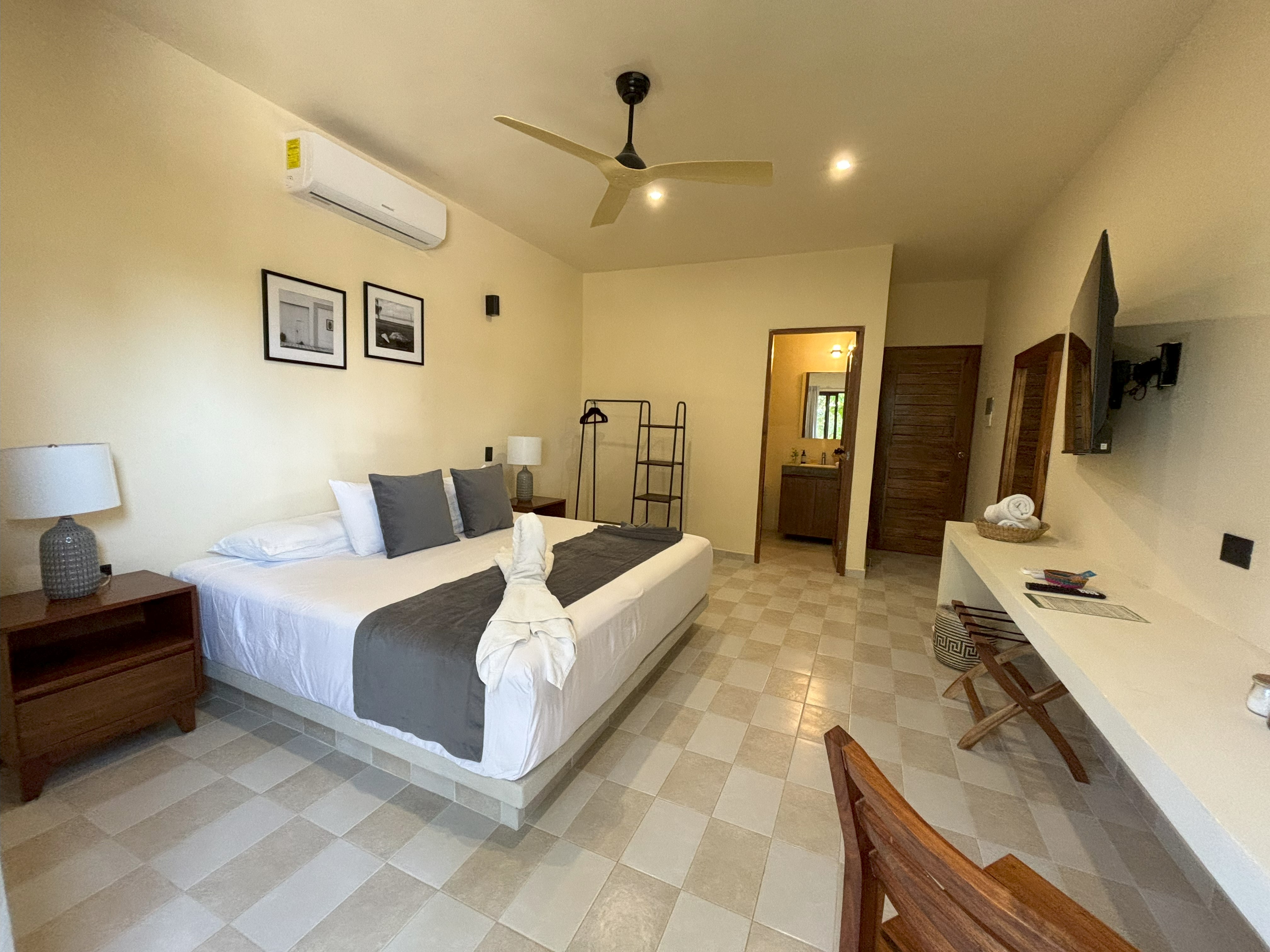 Jr. Suite One King Bed