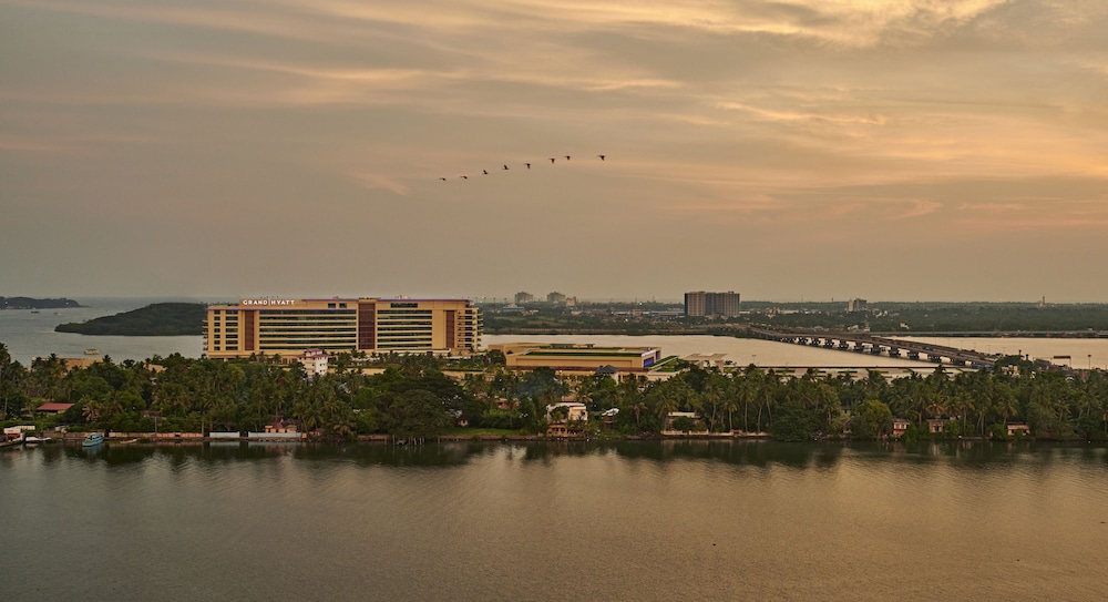 GRAND HYATT KOCHI BOLGATTY 69/71