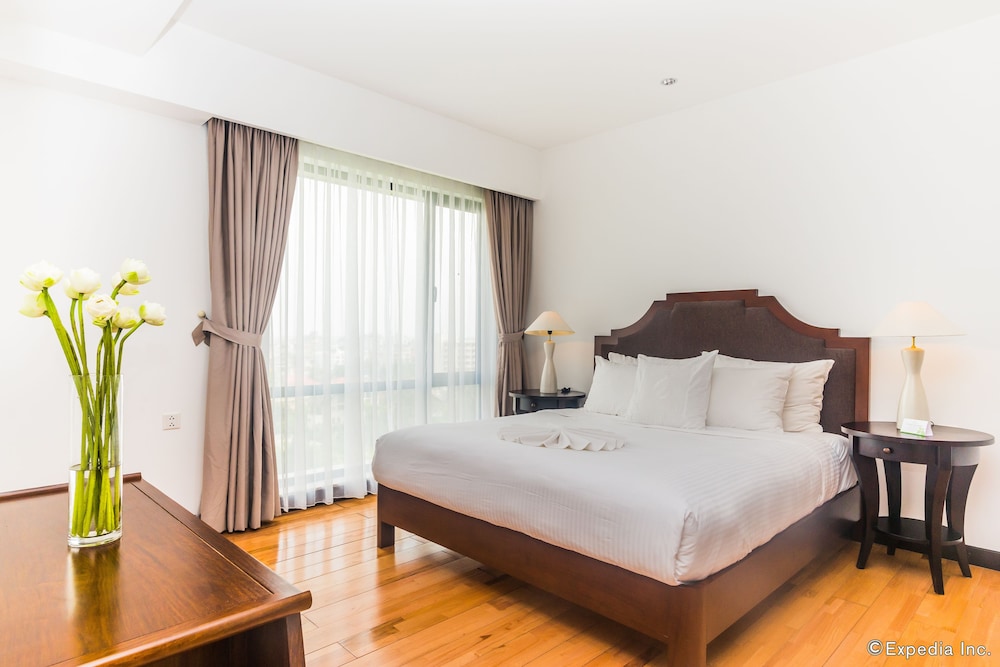 Elegant Suites Westlake 14/72