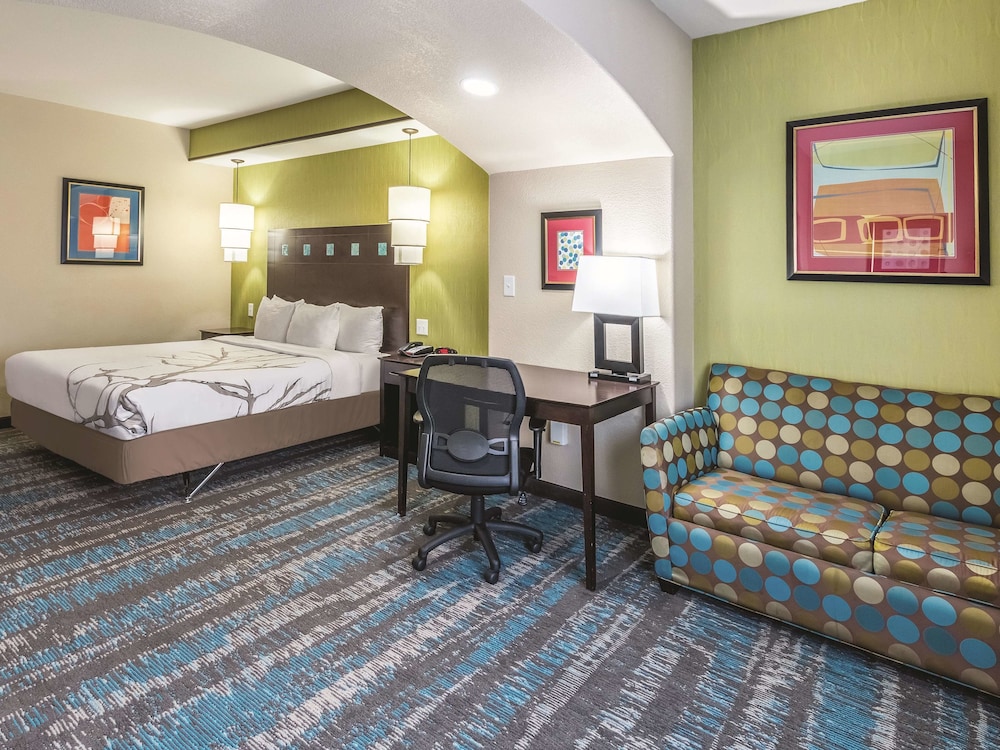 La Quinta Inn & Suites by Wyndham Dallas Grand Prairie South 22/44