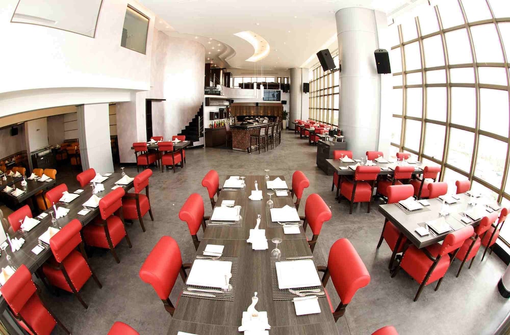 The Avenue Suites 37/46