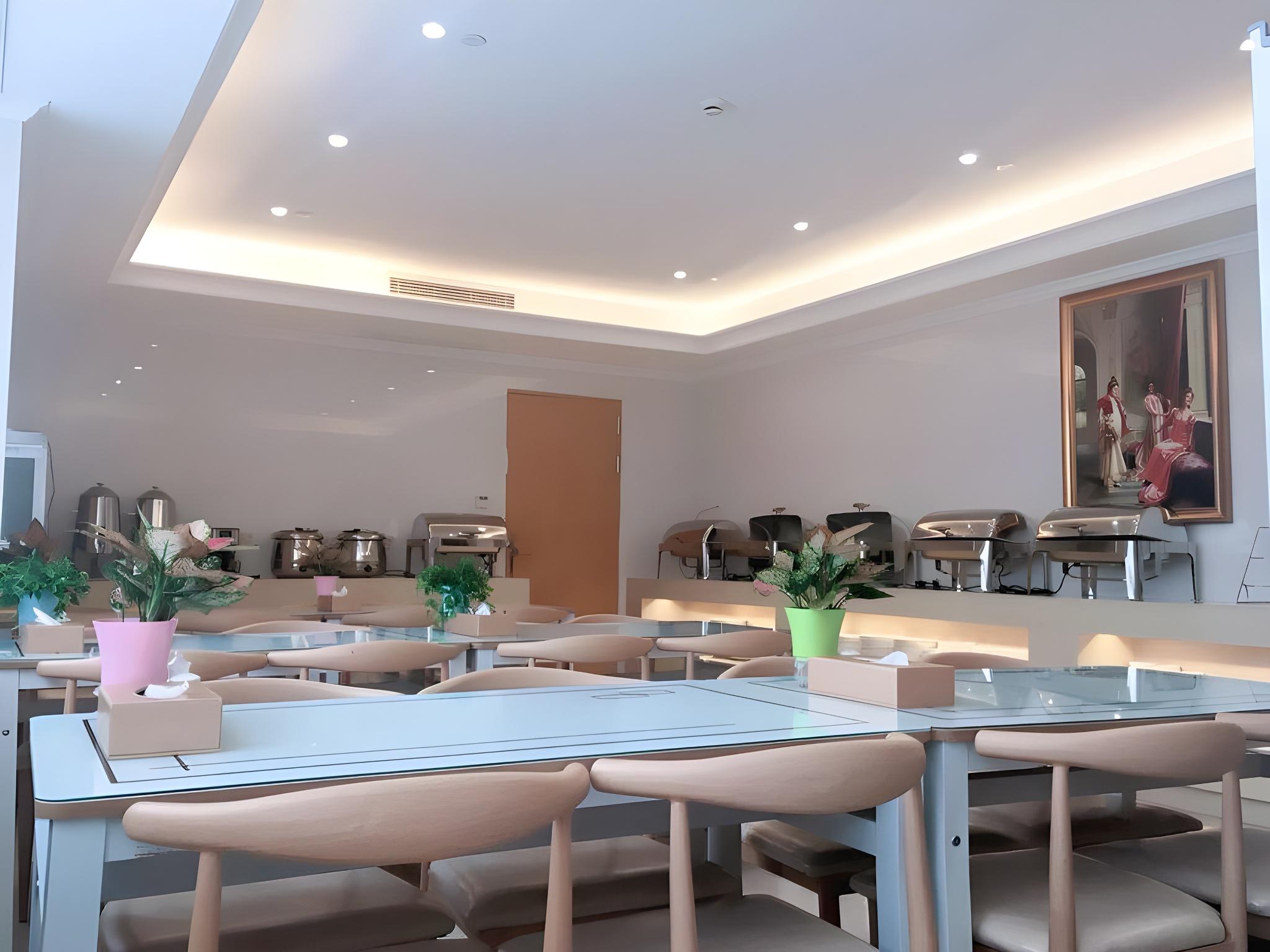 Vienna Hotel (Shanghai Hongmei South Road) 33/39
