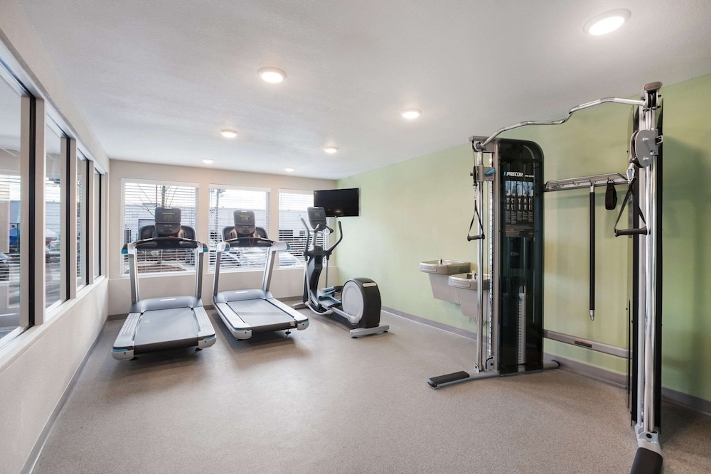 WoodSpring Suites Detroit Madison Heights 10/22