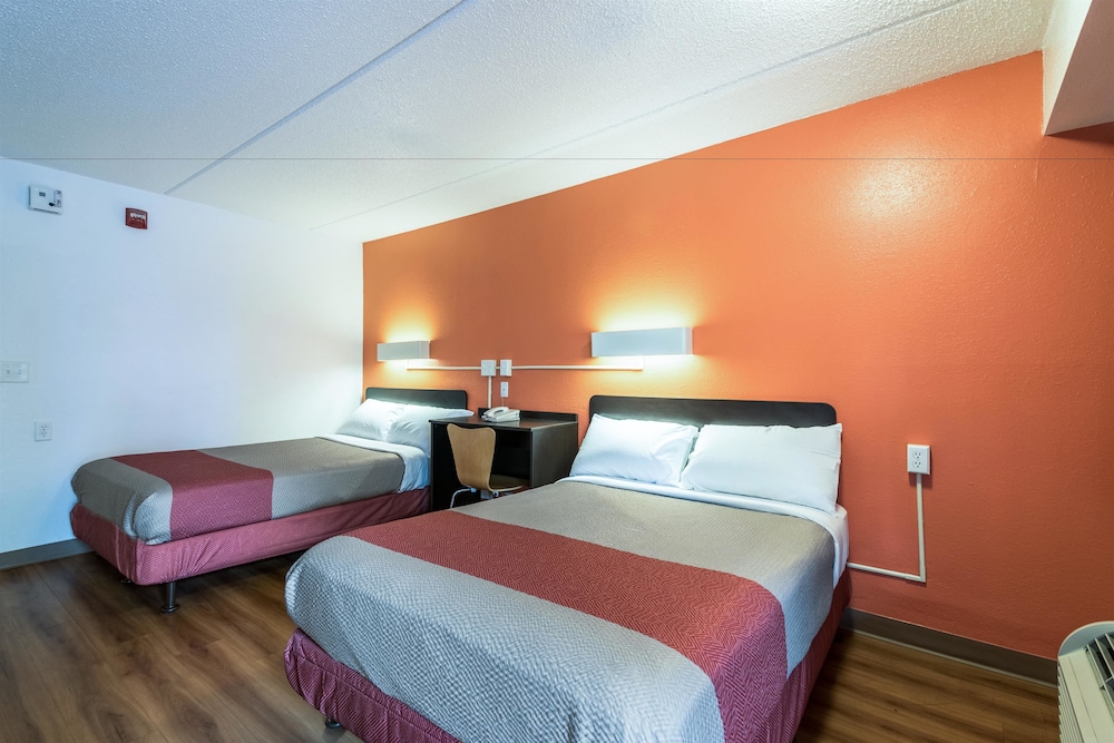 Motel6 Birmingham, AL 21/44